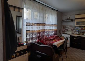 Продам 1-ком. квартиру, 59.2 м2, село Большетроицкое, улица Чапаева, 6