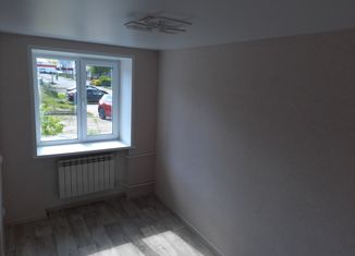 Продам 2-ком. квартиру, 42 м2, Камешково, улица Ленина, 9