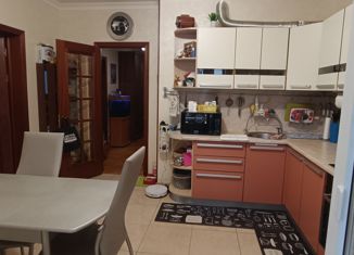 Продаю двухкомнатную квартиру, 65 м2, Одинцово, улица Чистяковой, 40