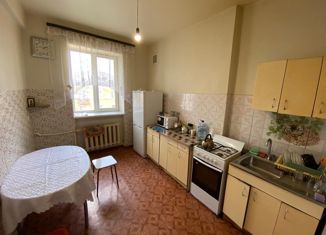 Продаю двухкомнатную квартиру, 64 м2, Нижний Тагил, улица Карла Маркса, 66