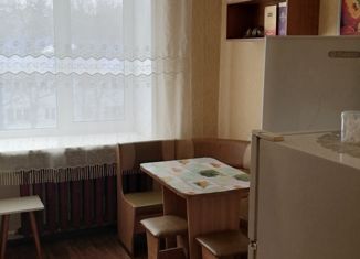 Сдам в аренду 4-ком. квартиру, 60.5 м2, Саха (Якутия), Октябрьская улица, 12