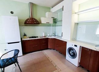 Продается двухкомнатная квартира, 78.3 м2, Волгоград, улица Космонавтов, 36, Дзержинский район