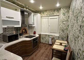 Продается 3-комнатная квартира, 60 м2, Кировск, Олимпийская улица, 14