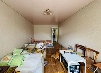 Продаю 2-ком. квартиру, 52.4 м2, Армавир, улица Ефремова, 3