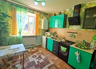 Продаю трехкомнатную квартиру, 64 м2, поселок городского типа Екатериновка, Молодёжная улица, 29