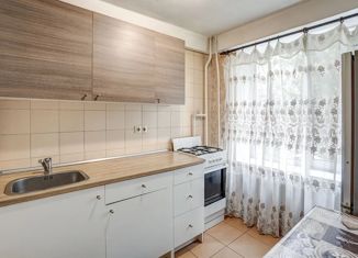 Продам 2-ком. квартиру, 45 м2, Санкт-Петербург, Московский район, Новоизмайловский проспект, 44к1