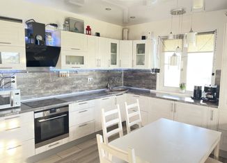 Продается дом, 234.8 м2, деревня Мухоловка, Солнечная улица, 176