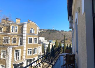 Продажа 2-ком. квартиры, 75 м2, Алушта, Комсомольская улица, 5А