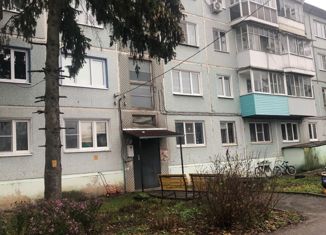 Продается трехкомнатная квартира, 64 м2, посёлок Октябрьский, посёлок Октябрьский, 53