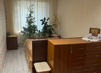 Продаю 2-комнатную квартиру, 60 м2, Котельнич, улица Луначарского, 37