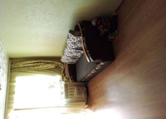 Продается однокомнатная квартира, 30 м2, Глазов, улица 70 лет Октября, 12