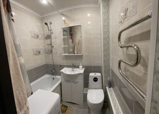 Сдаю 1-ком. квартиру, 30 м2, Тольятти, улица 70 лет Октября, 72