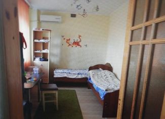 Трехкомнатная квартира на продажу, 118 м2, Астрахань, улица Дзержинского, 46к1