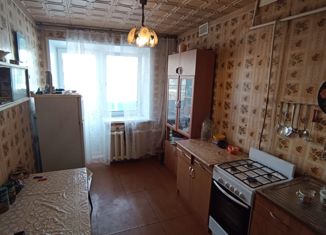 Продам трехкомнатную квартиру, 61.7 м2, деревня Коленово, улица Строителей, 1