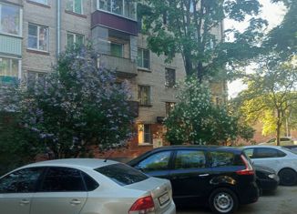 Продается 2-ком. квартира, 44 м2, Ленинградская область, проспект Карла Маркса, 33
