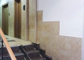 Продам 1-ком. квартиру, 52 м2, Москва, улица Введенского, 23к2, метро Беляево