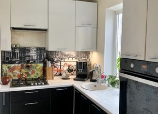 Продажа 3-комнатной квартиры, 58.8 м2, Ломоносов, Швейцарская улица, 7