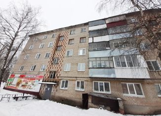 Продажа 3-ком. квартиры, 55.8 м2, рабочий посёлок Комсомольский, 1-й микрорайон, 21