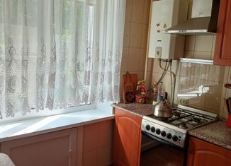 Продаю 3-ком. квартиру, 48 м2, Старая Русса, Александровская улица, 43