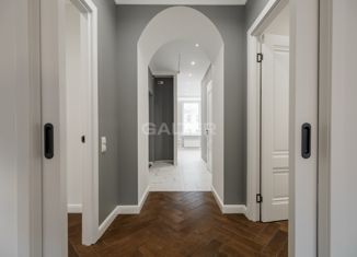 Двухкомнатная квартира на продажу, 61 м2, Санкт-Петербург, 16-я линия Васильевского острова, 47, метро Василеостровская