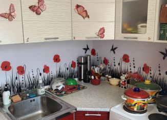 Продажа 3-ком. квартиры, 56 м2, Артём, улица Ленина, 5/2