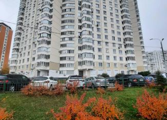 Продам 4-ком. квартиру, 99.9 м2, Москва, улица Адмирала Лазарева, 55, метро Бунинская аллея