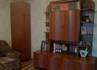 Продаю 4-ком. квартиру, 74.2 м2, Артёмовский, улица Полярников, 23