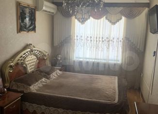Продам трехкомнатную квартиру, 58 м2, Адыгейск, проспект Ленина, 22