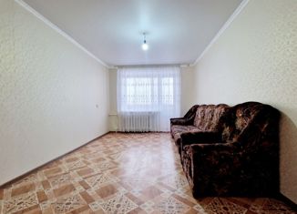 Продаю трехкомнатную квартиру, 62 м2, Азнакаево, улица Султангалиева, 24
