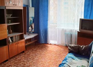 Сдаю в аренду трехкомнатную квартиру, 58 м2, Канск, улица Парижской Коммуны, 25