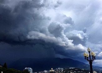 Продажа трехкомнатной квартиры, 54 м2, посёлок городского типа Гурзуф, улица Строителей, 11Д