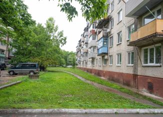 Продам 2-комнатную квартиру, 46 м2, Артём, улица Ленина, 5/4