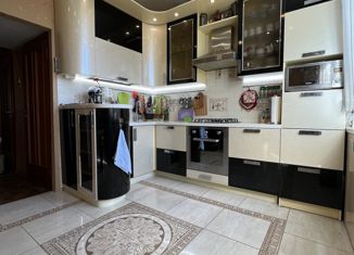 Продам 3-комнатную квартиру, 81.8 м2, Санкт-Петербург, улица Новостроек, 35, улица Новостроек