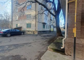 Продажа 1-ком. квартиры, 32 м2, Невинномысск, улица Маяковского, 16