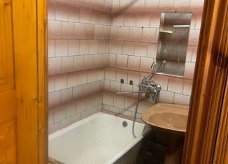 Продается двухкомнатная квартира, 46 м2, Волгодонск, улица Максима Горького, 155А