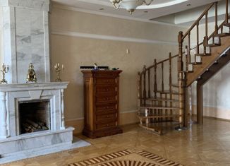 Продаю пятикомнатную квартиру, 180 м2, Курск, улица Карла Маркса, 72к15