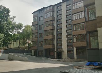 Трехкомнатная квартира на продажу, 130 м2, Железноводск, улица Косякина, 49