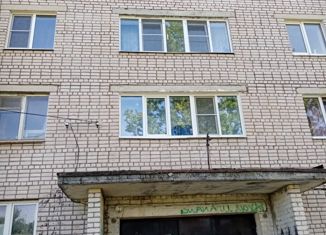 Продам комнату, 37.5 м2, Чудово, Новгородская улица, 11