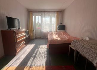 Трехкомнатная квартира на продажу, 61.4 м2, поселок Мельниково, улица Калинина, 9