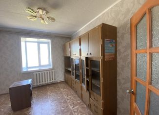 Продаю трехкомнатную квартиру, 56.7 м2, Кукмор, улица Академика Королева, 9