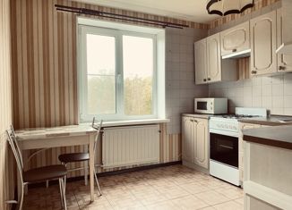 Продам двухкомнатную квартиру, 52.3 м2, посёлок городского типа имени Морозова, улица Жука, 2