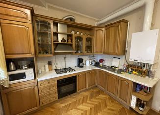 Продам 5-комнатную квартиру, 244.2 м2, Великий Новгород, Андреевская улица, 19