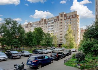 Продажа трехкомнатной квартиры, 57.3 м2, Санкт-Петербург, Камышовая улица, 6к4, метро Комендантский проспект