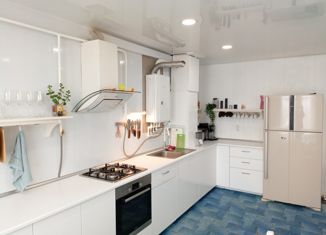 Продается двухкомнатная квартира, 67 м2, Балабаново, улица Гагарина, 32