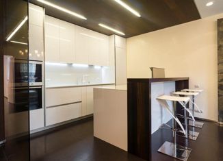 Сдается в аренду трехкомнатная квартира, 140 м2, Омск, улица Шукшина, 3