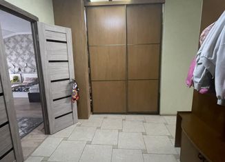 Продаю 2-ком. квартиру, 83 м2, Каменск-Шахтинский, улица Гагарина, 71А
