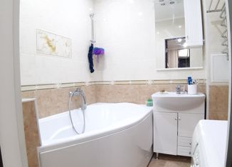 Продажа 3-комнатной квартиры, 64.2 м2, Азнакаево, улица Багаутдинова, 6