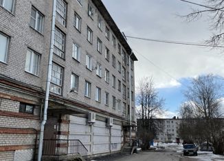 Продам трехкомнатную квартиру, 51.2 м2, посёлок городского типа имени Морозова, улица Хесина, 13