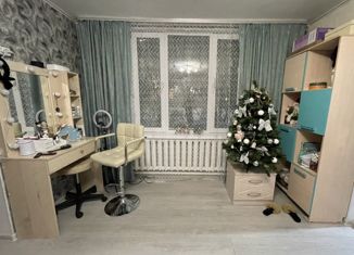 Продается 2-ком. квартира, 40.7 м2, Салехард, улица Гаврюшина, 28