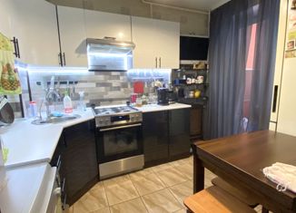 Продам 2-комнатную квартиру, 60.7 м2, Валдай, Молодёжная улица, 1